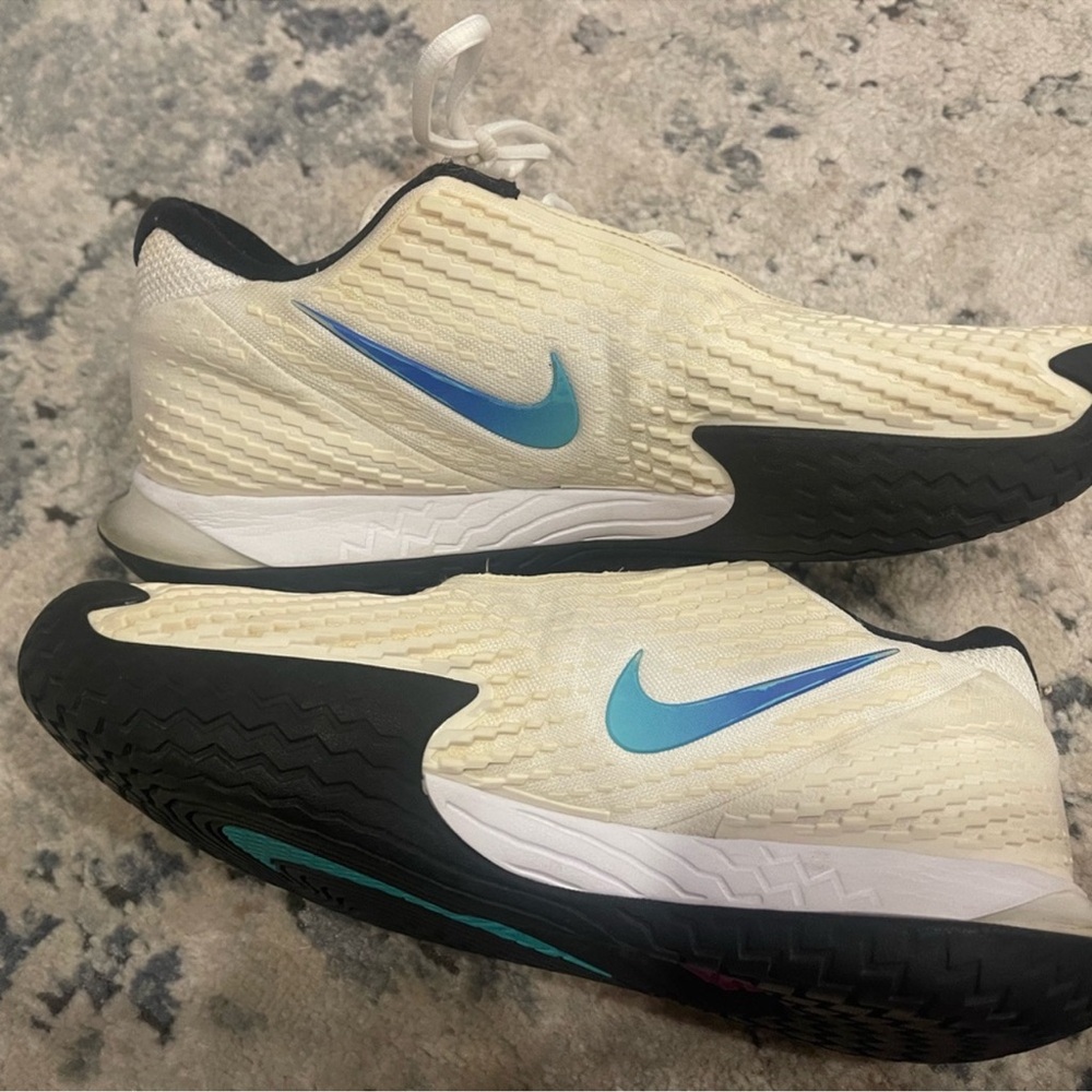 Nike White and Pink Sneakers - Picture 4 of 8